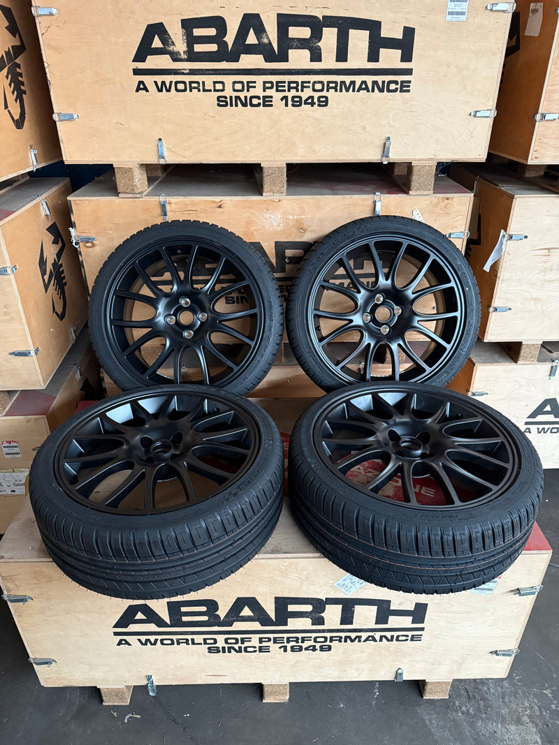 Carica immagine in Galleria Viewer, Cerchi Abarth Tributo Ferrari OEM 17" Neri