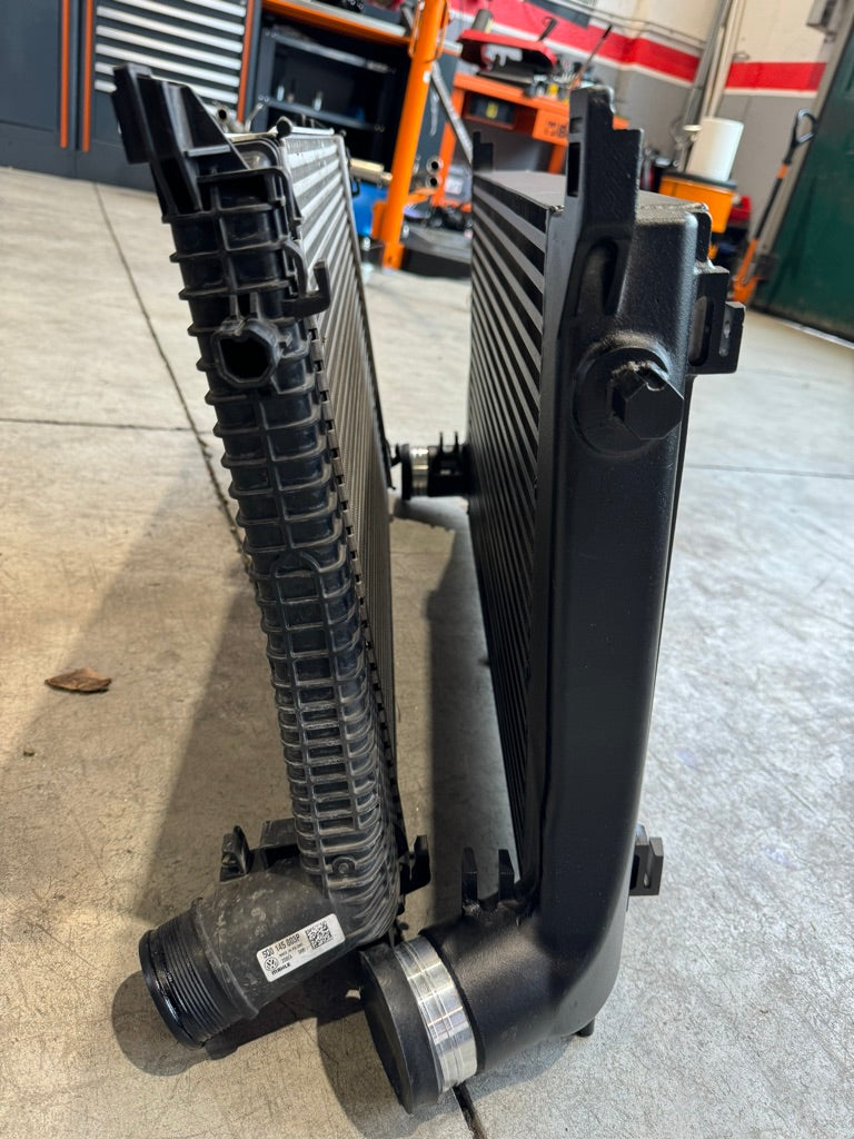 Carica immagine in Galleria Viewer, Intercooler frontale per Golf gti 7 / Golf 7.5/ Auti TT , Audi s3