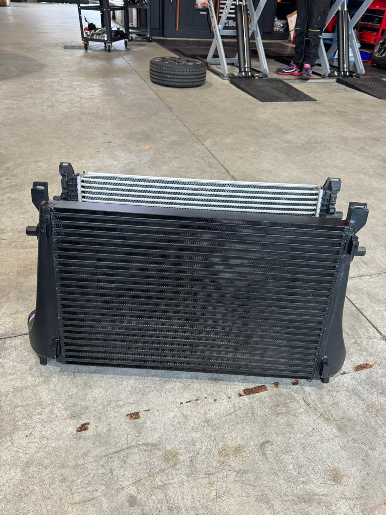 Carica immagine in Galleria Viewer, Intercooler frontale per Golf gti 7 / Golf 7.5/ Auti TT , Audi s3