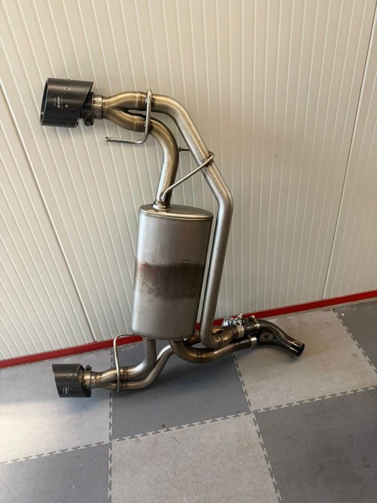 Carica immagine in Galleria Viewer, Scarico Akrapovic 500 595 abarth OMOLOGATO usato