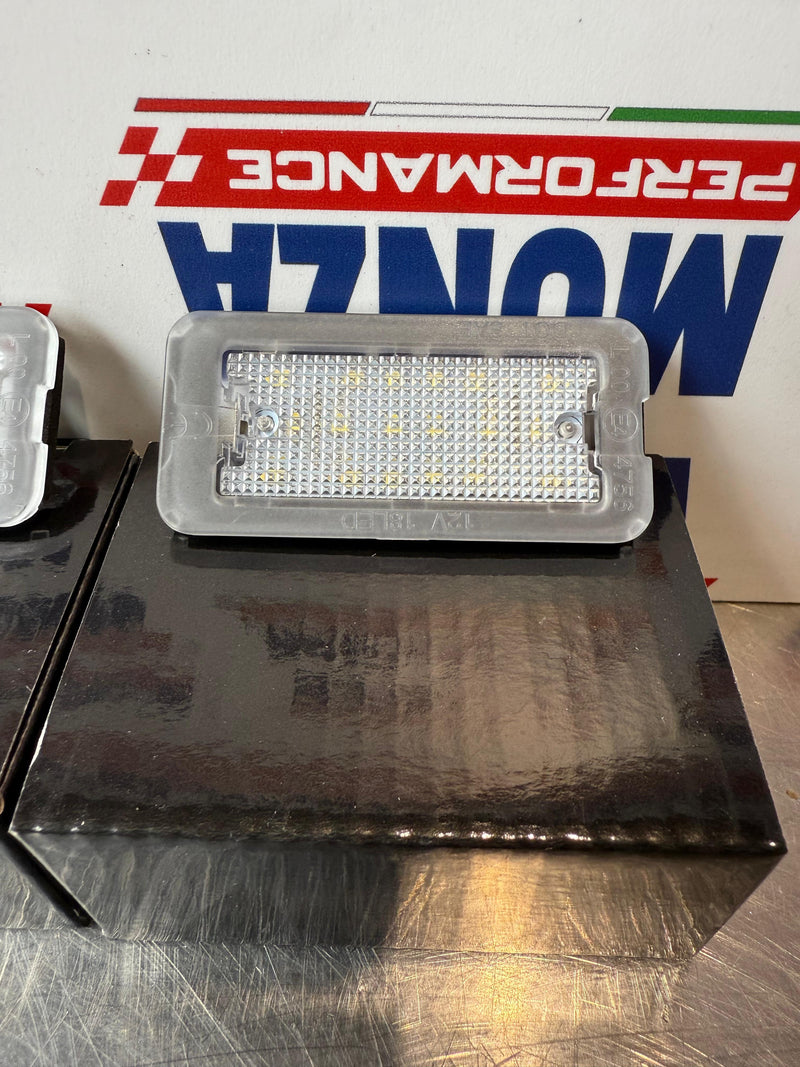 Carica immagine in Galleria Viewer, Kit luci targa bianche LED plug and play per Abarth 500 - 595 - 695 - Fiat 500