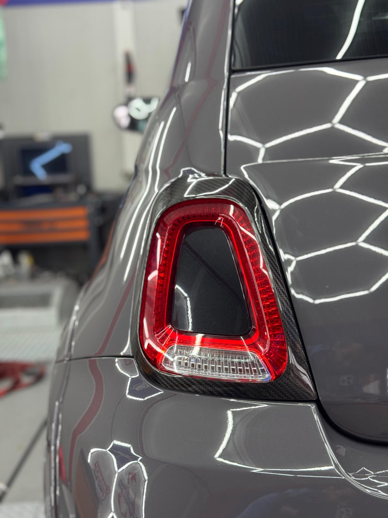 Carica immagine in Galleria Viewer, Coppia cover parte esterna Fanali Posteriori in CARBONIO Per Abarth 500 - 595 - 695 Restyling