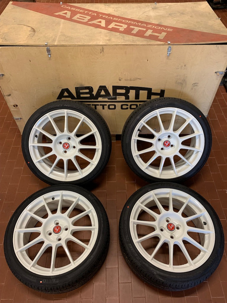 Carica immagine in Galleria Viewer, Cerchi Abarth EsseEsse Bianchi OEM 17" 4x98 et 35