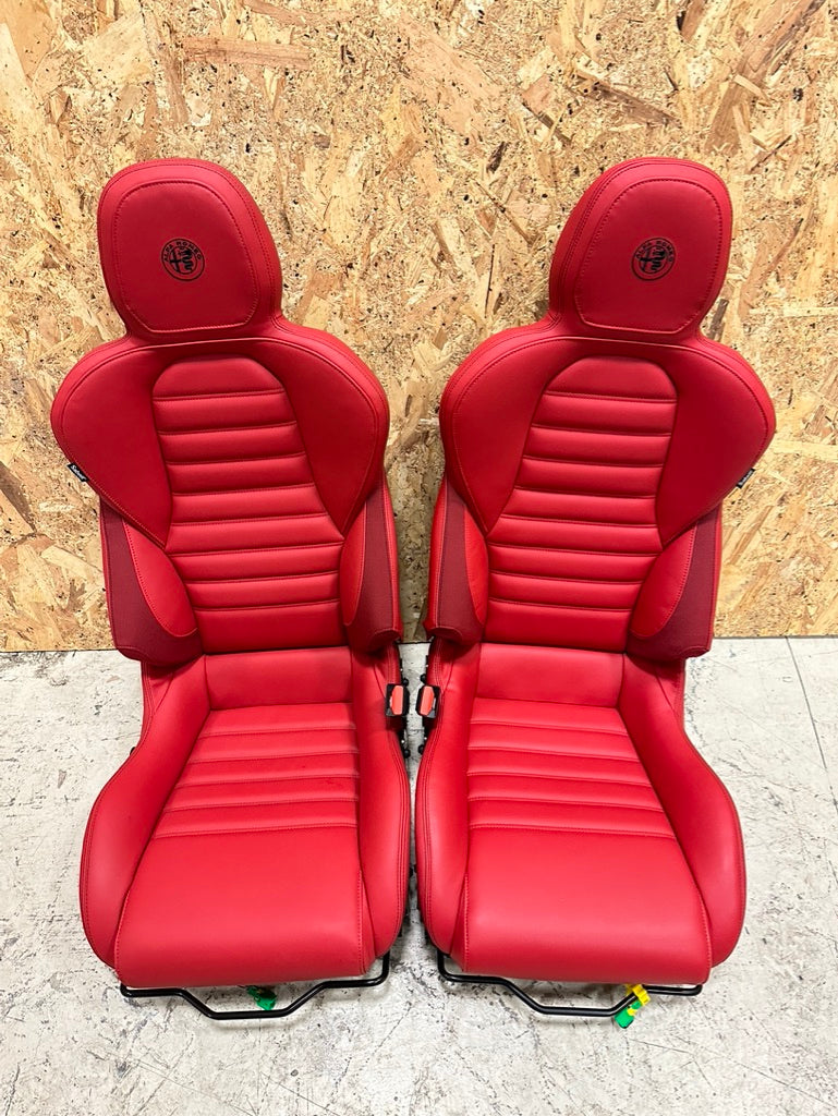 Carica immagine in Galleria Viewer, SEDILI ALFA ROMEO 4C ROSSI FULL PELLE NUOVI