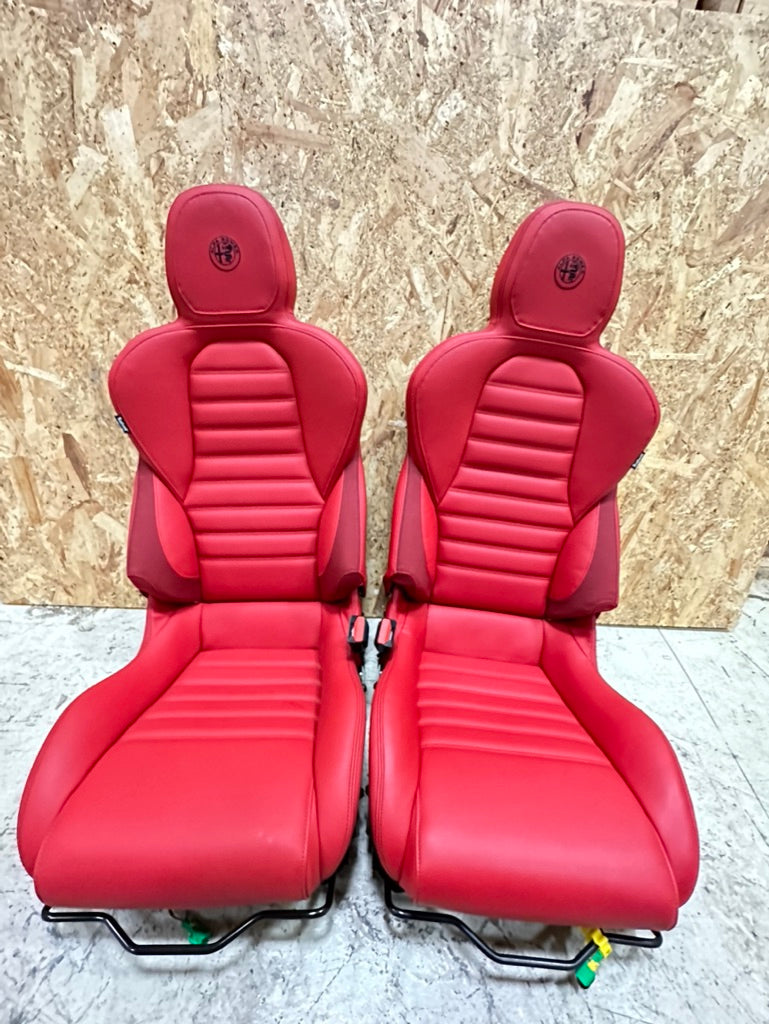 Carica immagine in Galleria Viewer, SEDILI ALFA ROMEO 4C ROSSI FULL PELLE NUOVI