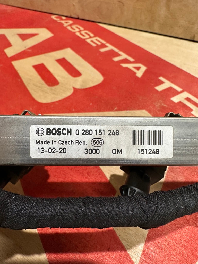 Carica immagine in Galleria Viewer, Flauto Iniettori completo Bosch abarth euro 5 - Kit da 4 iniettori e rampa iniezione