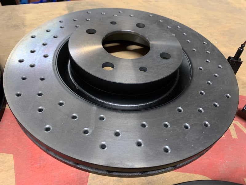 Carica immagine in Galleria Viewer, kit dischi freno forati 284mm 500 abarth 135/145/160/165 hp pinza monopompante