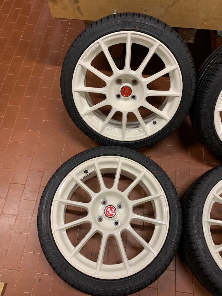 Carica immagine in Galleria Viewer, Cerchi Abarth EsseEsse Bianchi OEM 17" 4x98 et 35
