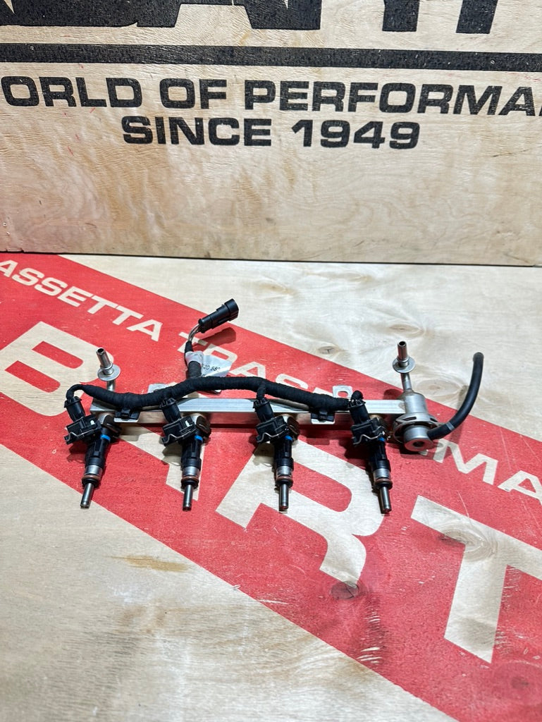 Carica immagine in Galleria Viewer, Flauto Iniettori completo Bosch abarth 330cc euro 6 - Kit da 4 iniettori e rampa iniezione