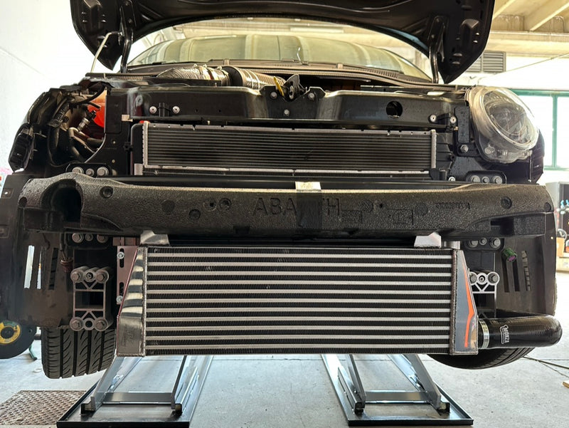 Carica immagine in Galleria Viewer, Intercooler frontale da 7,5 litri per 595/695/500 Abarth