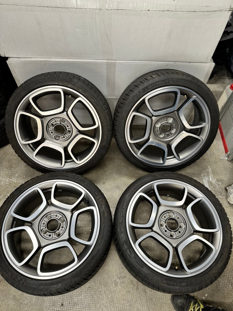 Load image into Gallery viewer, Petalo 500 Abarth rims with 500 km travelled
