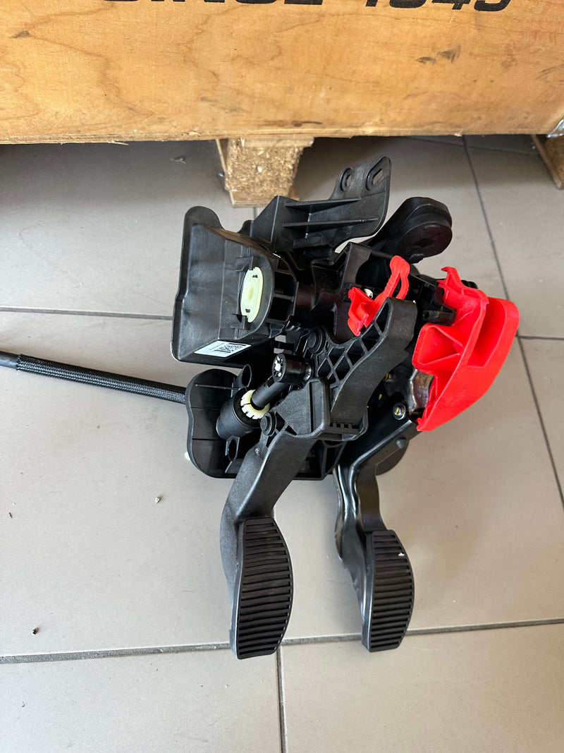 Carica immagine in Galleria Viewer, Pedaliera freno frizione 500 Abarth Cambio manuale