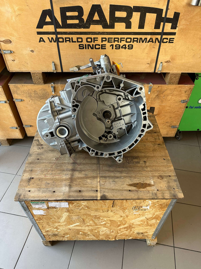 Carica immagine in Galleria Viewer, Cambio Punto Abarth 6 marce m32 Nuovo