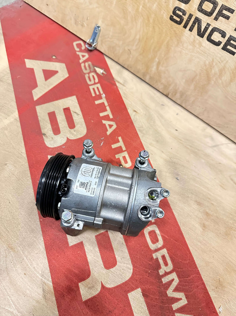 Carica immagine in Galleria Viewer, Compressore clima 124 abarth