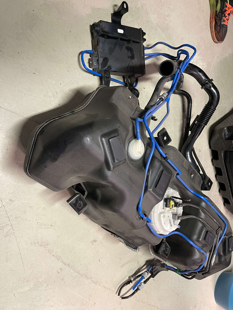 Carica immagine in Galleria Viewer, Serbatoio 500 Abarth