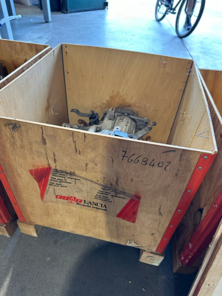 Load image into Gallery viewer, NEW, NEVER USED FIAT UNO TURBO 1300 GEARBOX
