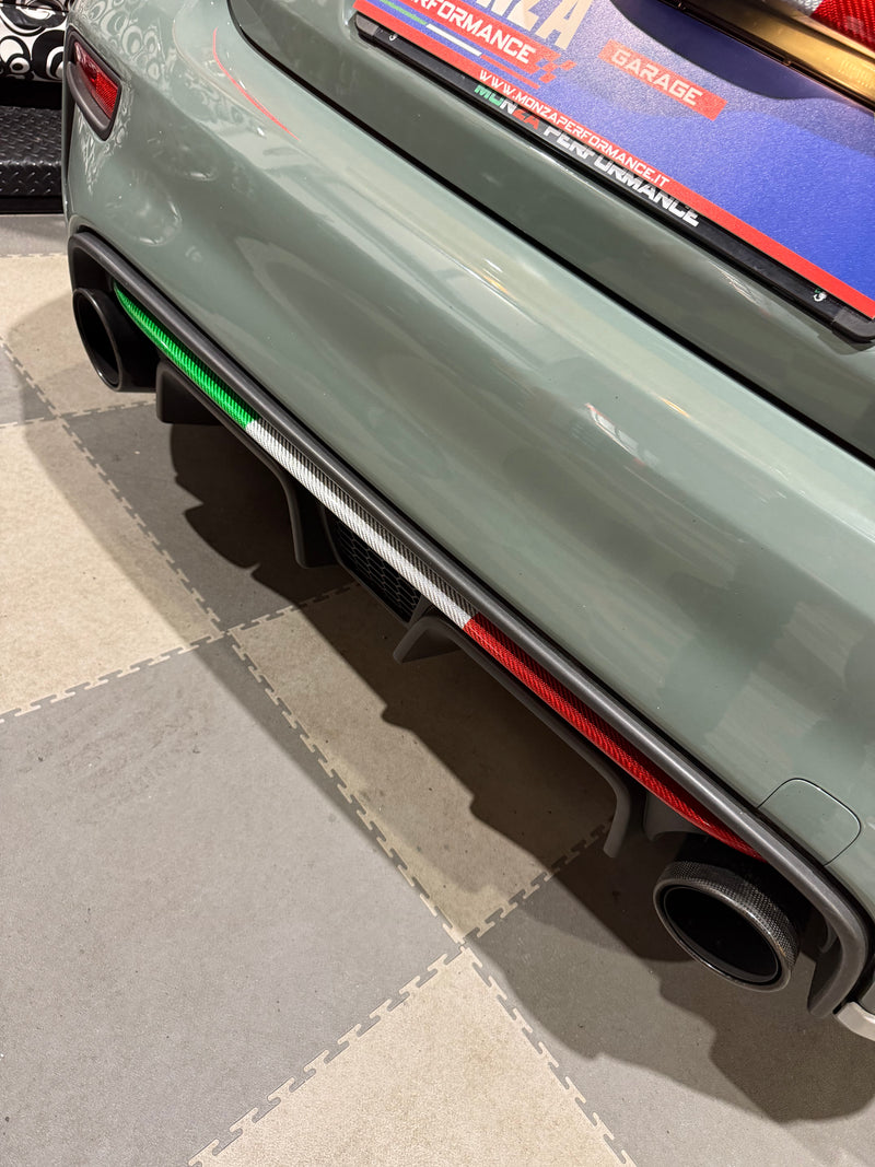 Carica immagine in Galleria Viewer, Cover Splitter estrattore posteriore in CARBONIO  Fiat 500 Abarth - 595 - 695 - Restyling - diverse finiture
