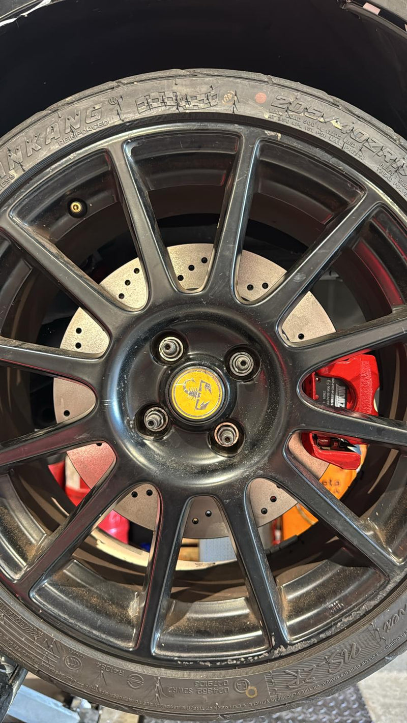 Carica immagine in Galleria Viewer, Kit dischi freno Monza performance forati posteriori MAGGIORATI 305mm per tutte le Abarth 500
