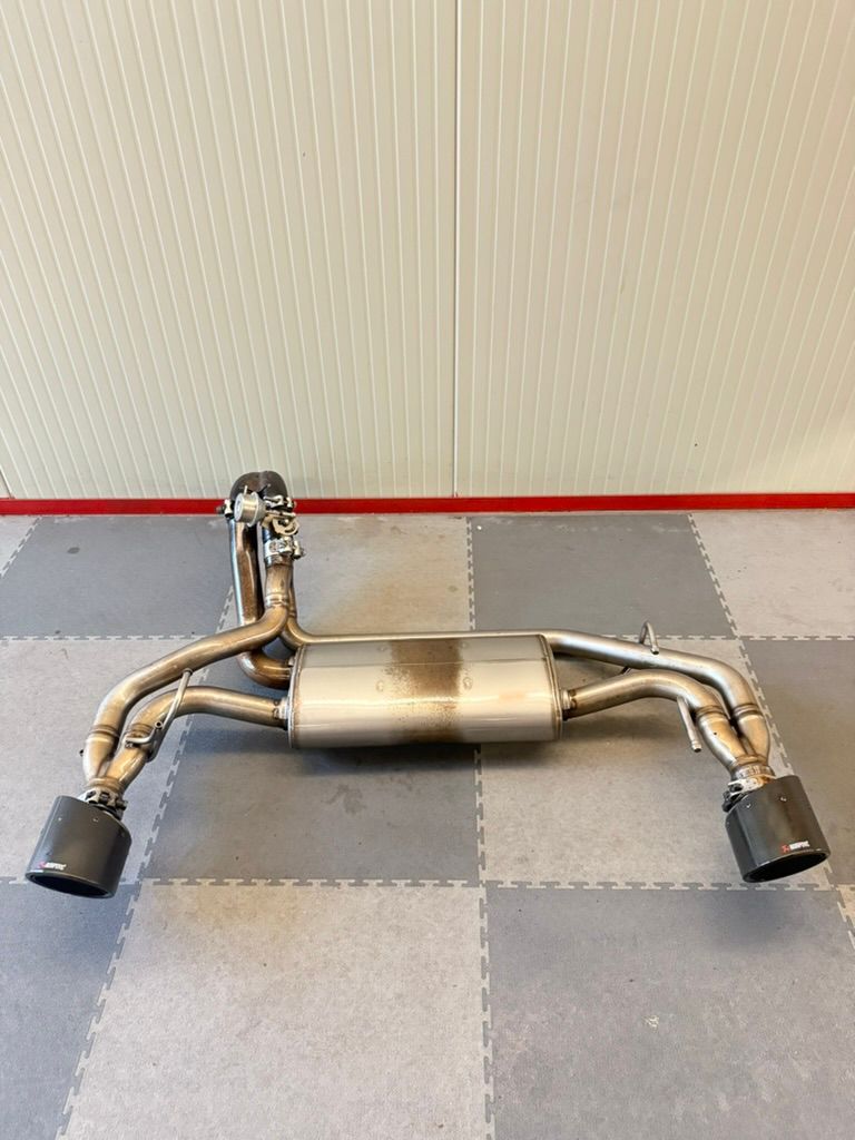 Carica immagine in Galleria Viewer, Scarico Akrapovic 500 595 abarth OMOLOGATO usato
