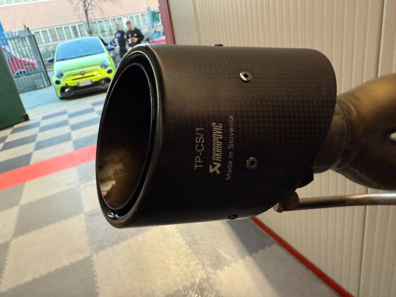 Carica immagine in Galleria Viewer, Scarico Akrapovic 500 595 abarth OMOLOGATO usato
