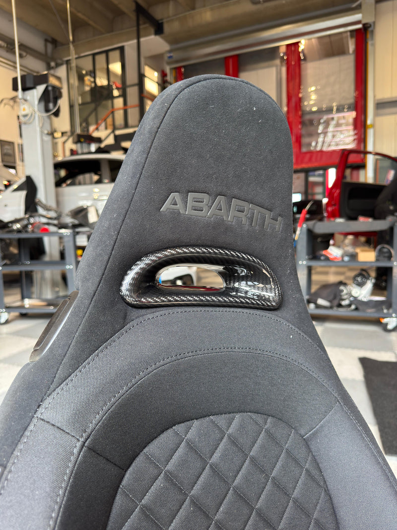 Carica immagine in Galleria Viewer, Coppia cover in  CARBONIO per poggiatesta sedile Fiat 500/595/695 Abarth
